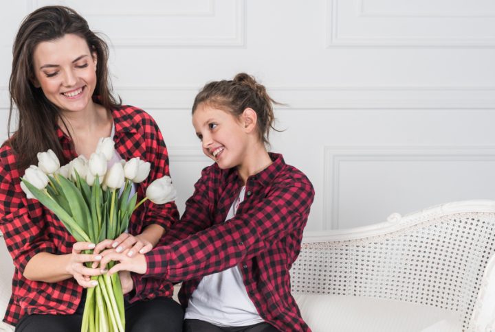 ¿Cuál es el origen del día de la madre y por qué se regalan flores?